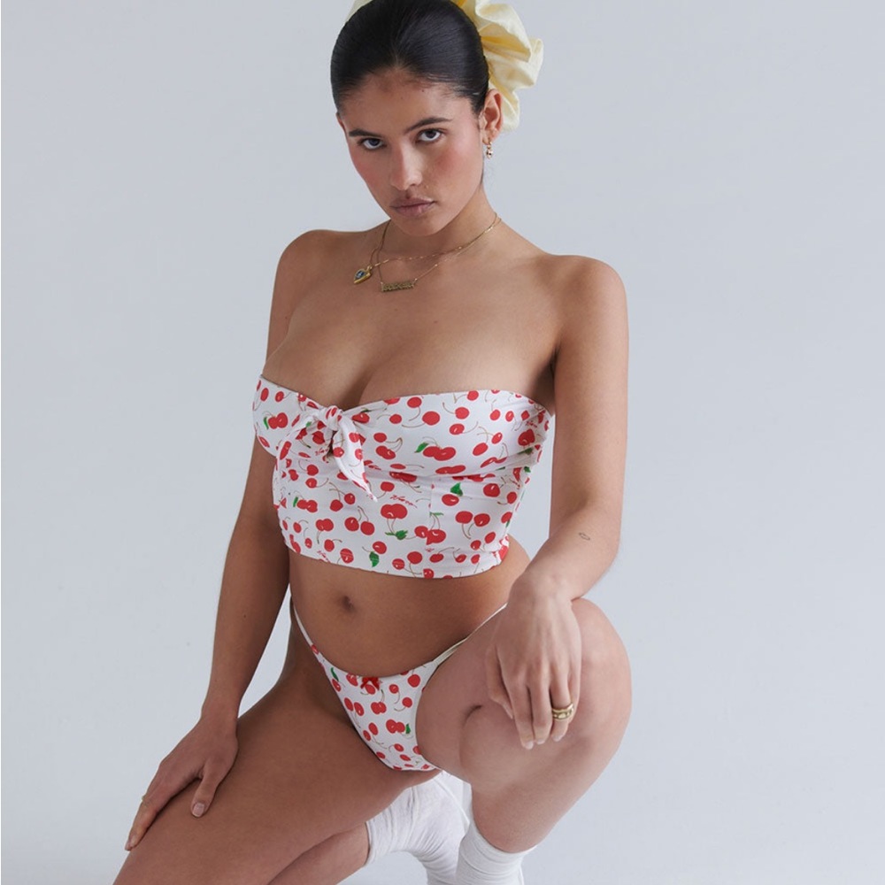 SYNDEY SWEENY x FRANKIES BIKINIS CHERRY BOMBE ROCKY TOP